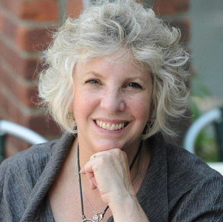 Headshot of Didi Barrett