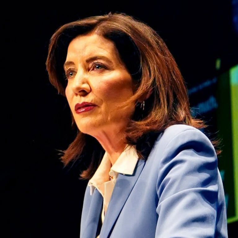 Headshot of Kathy Hochul